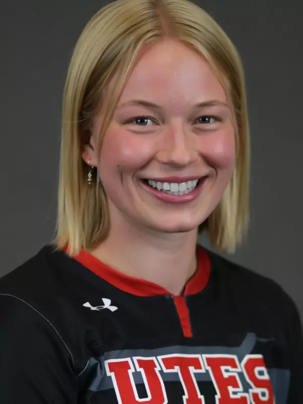 Olsen_Hanna_WSOC_Headshots__FG21_3