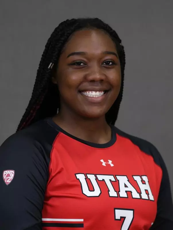 Zoe Weatherington - VB Headshot 2021