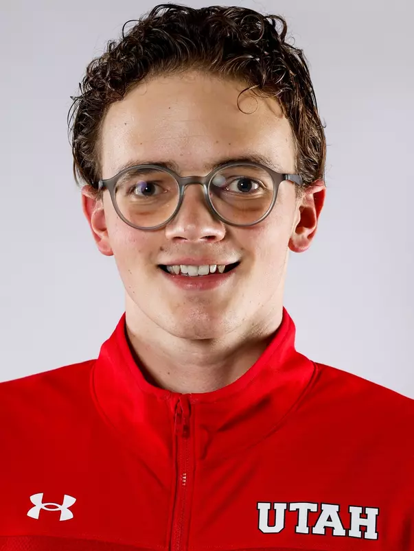 Holden Ellsworth Swim Headshots 2022-23