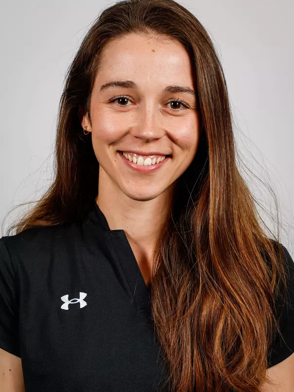 Anna Cruse headshot (2022-23)