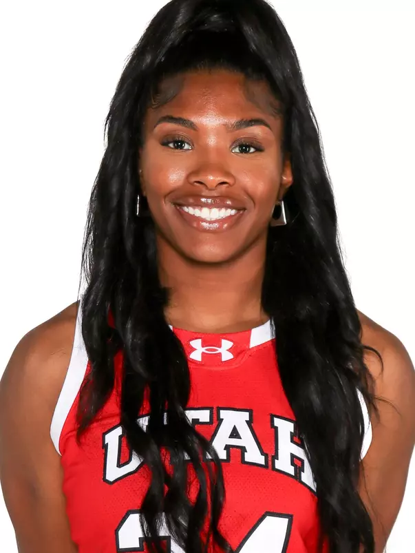 Dasia Young Headshot 23-24