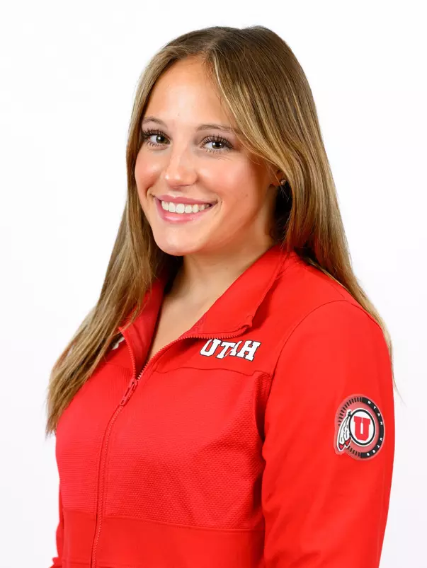 Ella Zirbes 2024 Headshot