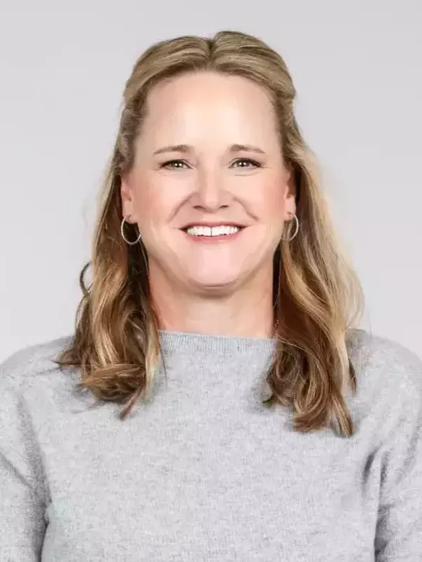 lynne roberts headshot edited