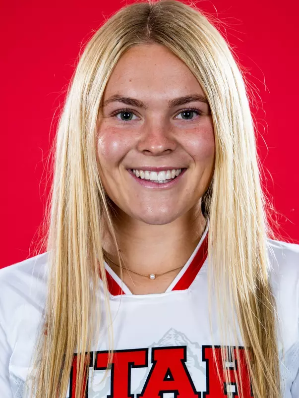 Bella Woods 2024 Headshot
