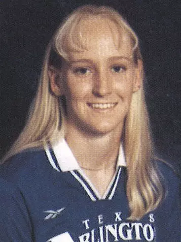 melissa marek 2002 volleyball headshot