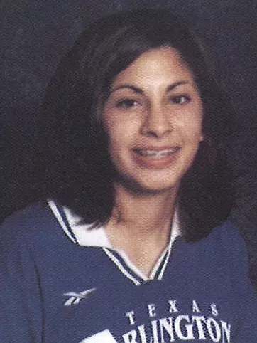 elizabeth davis 2002 volleyball headshot