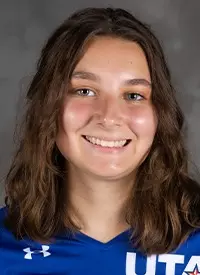 lauren staruch 2022 volleyball headshot