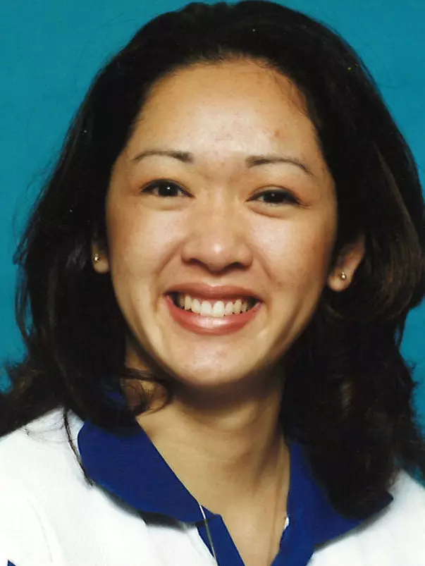 elizabeth nachampassack 2000 volleyball headshot