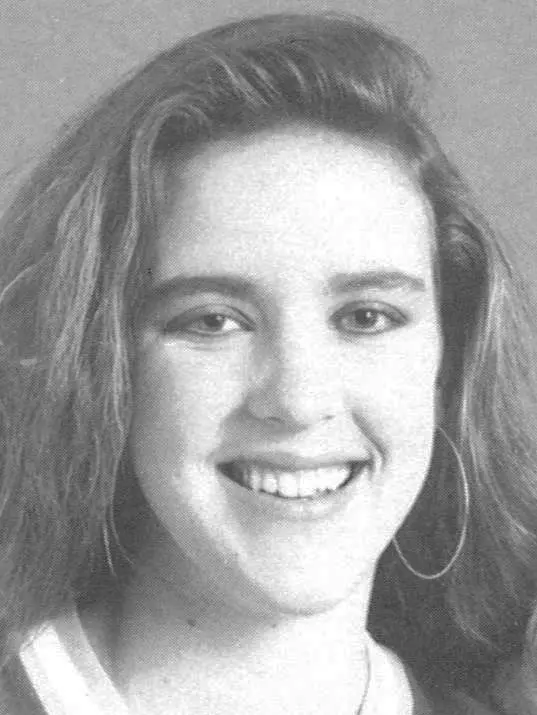 40_Diane_Wood_1989-90_WBB_headshot