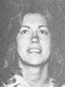 24_Beth_Fifield_1977_VB_headshot