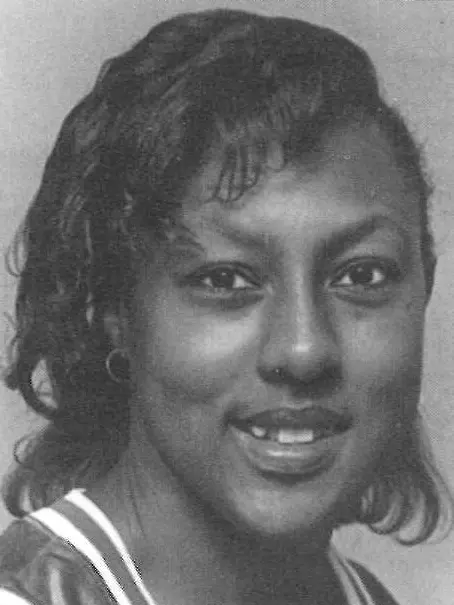 30_Kim_Dowell_1995-96_WBB_headshot