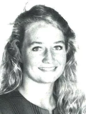 AC_Holly_Davis_1992-93_WBB_headshot