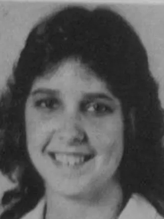 21_Cindy_Murray_1982-83_WBB_headshot
