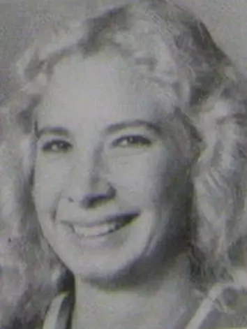 30_Vesta_Scott_1982-83_WBB_headshot