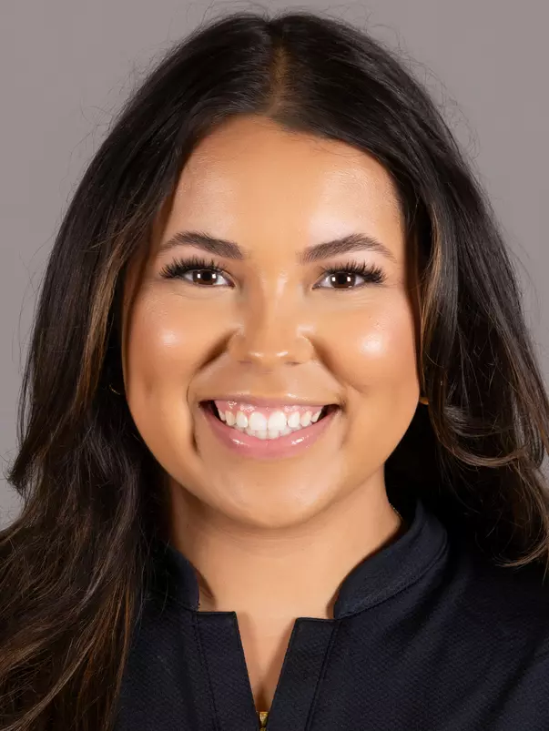 Kylee Kapp 2023 volleyball headshot