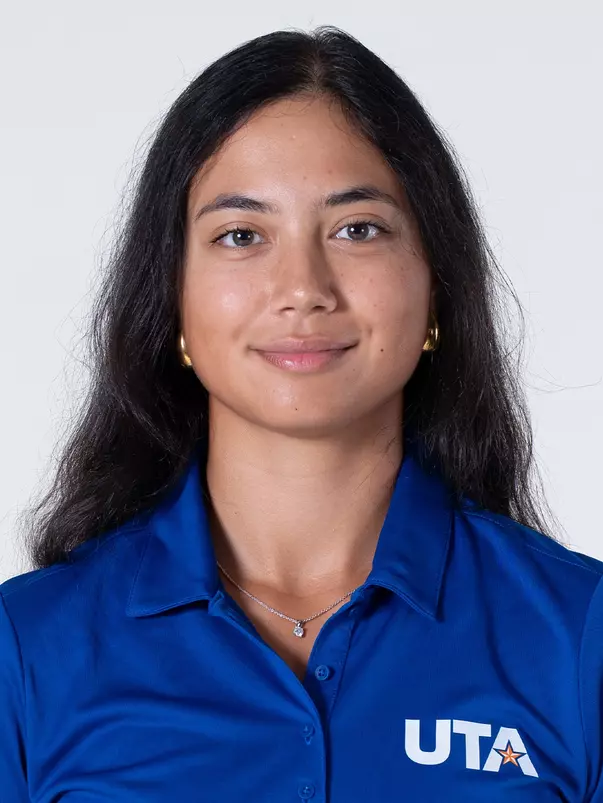 Carmen Gonzalez Lo-a-njoe Head Shot 26-27