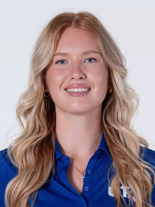 Chloe De Verner Head Shot 26-27