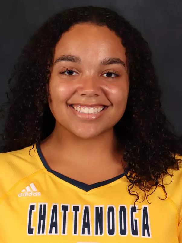 Halle_Olson_Cropped