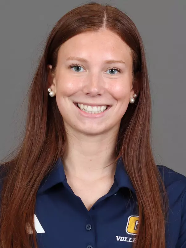 Caroline Peterson headshot