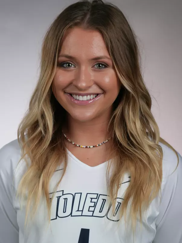 Claire Eiden Headshot