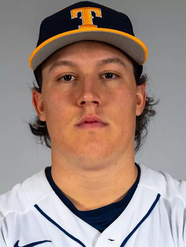 Camryn Szynski - Headshot