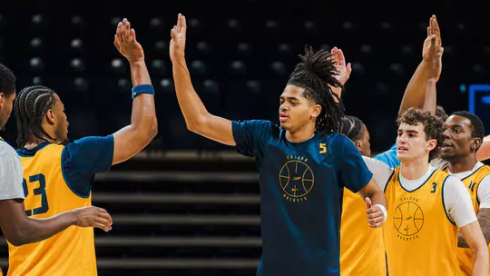 Mynor Strong high five