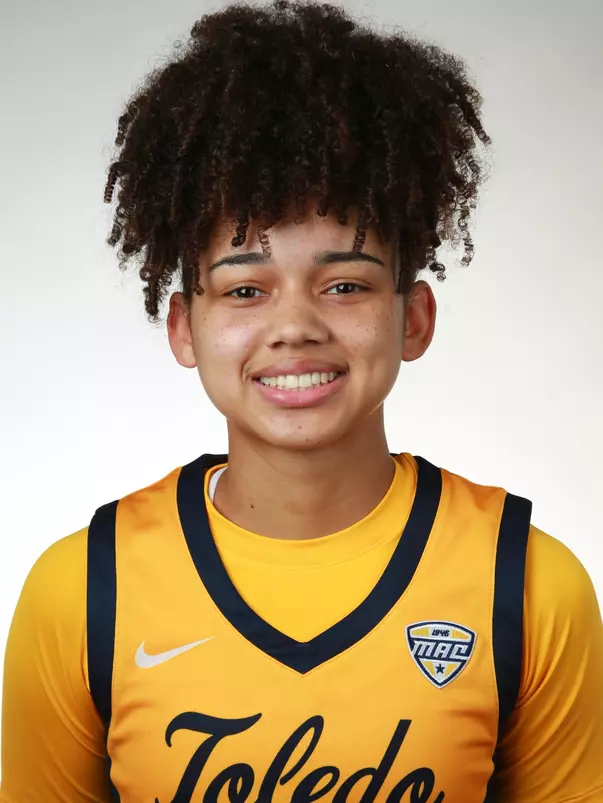 Destiny Robinson Headshot 2026-27