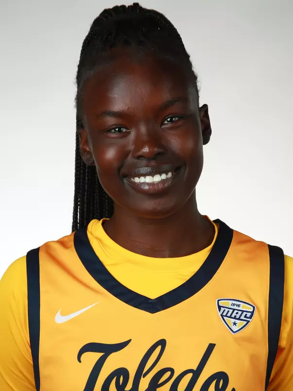 Lizzy Puot Headshot 2026-27