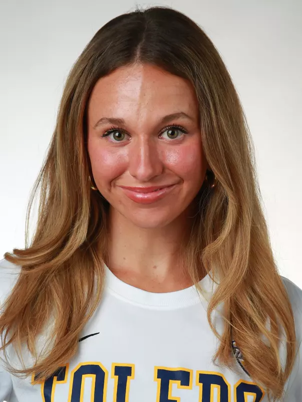 Aly Peckham Headshot