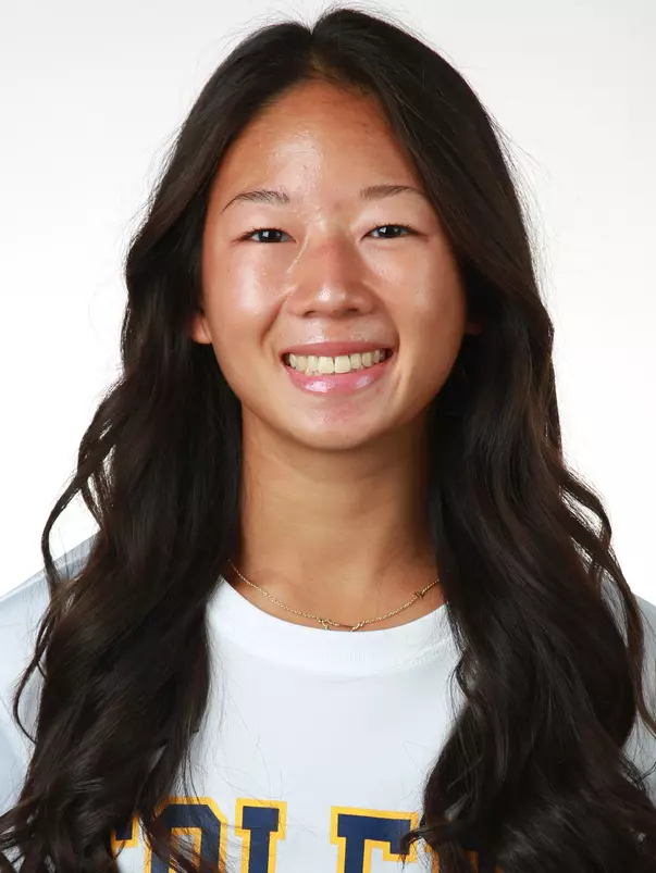 Emma Rhoades Headshot