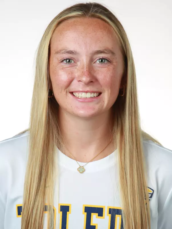 Carys Bourbeau Headshot