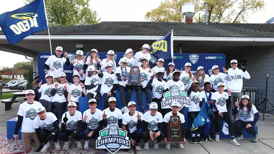 2026 MAC Cross Country Champions celebrate
