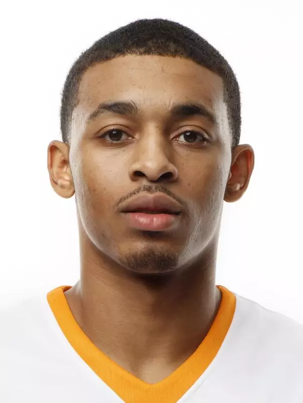 KNOXVILLE, TN - OCTOBER 05, 2017 - Guard James Daniel III #3 of the Tennessee Volunteers headshot during 2017 Photo Day at Pratt Pavilion in Knoxville, TN. Photo By Kyle Zedaker/Tennessee Athletics