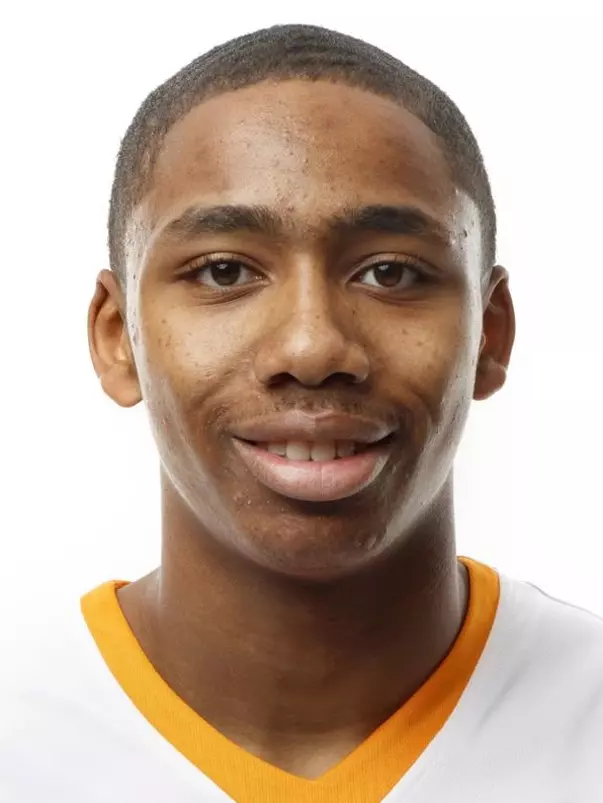 KNOXVILLE, TN - OCTOBER 05, 2017 - Guard Chris Darrington #32 of the Tennessee Volunteers headshot during 2017 Photo Day at Pratt Pavilion in Knoxville, TN. Photo By Kyle Zedaker/Tennessee Athletics