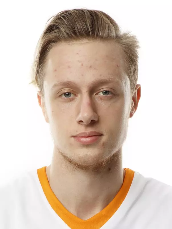 KNOXVILLE, TN - OCTOBER 05, 2017 - Forward Zach Kent #33 of the Tennessee Volunteers headshot during 2017 Photo Day at Pratt Pavilion in Knoxville, TN. Photo By Kyle Zedaker/Tennessee Athletics