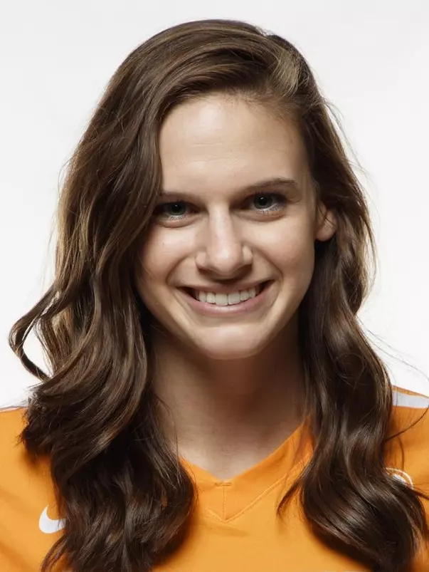 Stephanie Buss Headshot