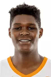 KNOXVILLE, TN - SEPTEMBER 19, 2018 - Forward D.J. Burns #32 of the Tennessee Volunteers during 2018 Photo Day at Anderson Training Center in Knoxville, TN. Photo By Andrew Ferguson/Tennessee Athletics