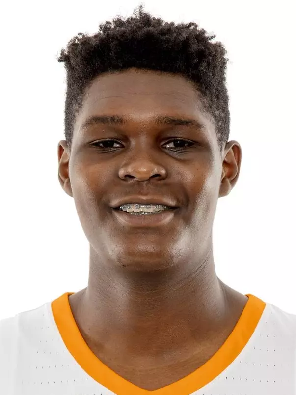 KNOXVILLE, TN - SEPTEMBER 19, 2018 - Forward D.J. Burns #32 of the Tennessee Volunteers during 2018 Photo Day at Anderson Training Center in Knoxville, TN. Photo By Andrew Ferguson/Tennessee Athletics