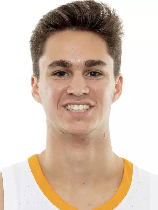 KNOXVILLE, TN - SEPTEMBER 19, 2018 - Guard Jacob Fleschman #4 of the Tennessee Volunteers during 2018 Photo Day at Anderson Training Center in Knoxville, TN. Photo By Andrew Ferguson/Tennessee Athletics