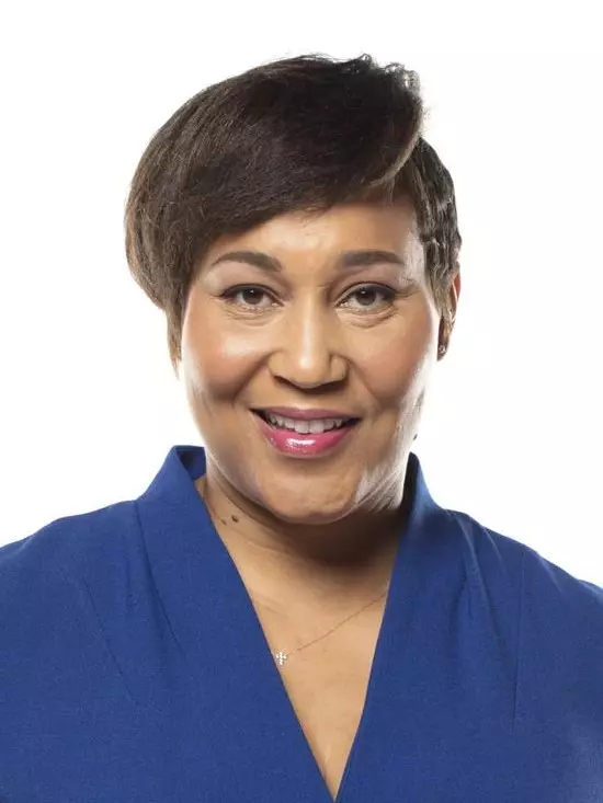 Sharrona Reaves head shot 2017-18