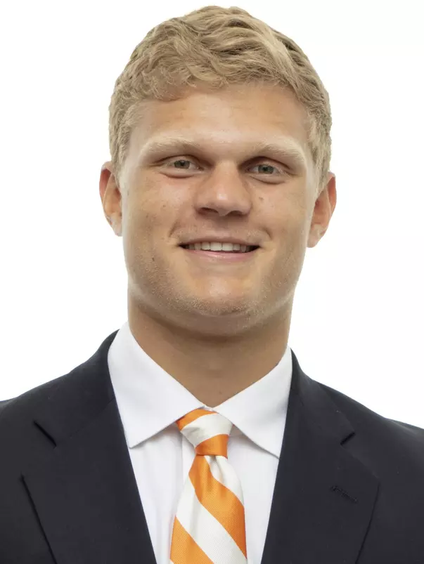 KNOXVILLE, TN - JUNE 12, 2019 - Tight end Jackson Lowe #82 of the Tennessee Volunteers headshot taken in Knoxville, TN. Photo By Andrew Ferguson/Tennessee Athletics