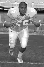 Jesse Mahelona At Neyland Stadium