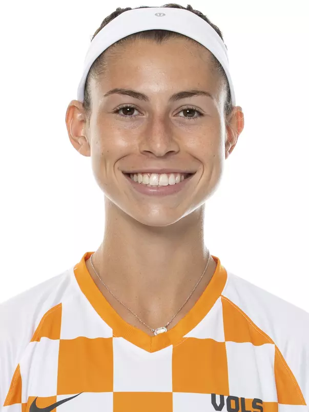 KNOXVILLE, TN - AUGUST 12, 2020 - Forward/Midfielder Amy Thompson #17 of the Tennessee Volunteers during the 2020 Soccer Photo Day taken in Knoxville, TN. Photo By Andrew Ferguson/Tennessee Athletics