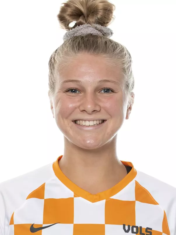 KNOXVILLE, TN - AUGUST 12, 2020 - Defender Mackenzie Ostrom #19 of the Tennessee Volunteers during the 2020 Soccer Photo Day taken in Knoxville, TN. Photo By Andrew Ferguson/Tennessee Athletics