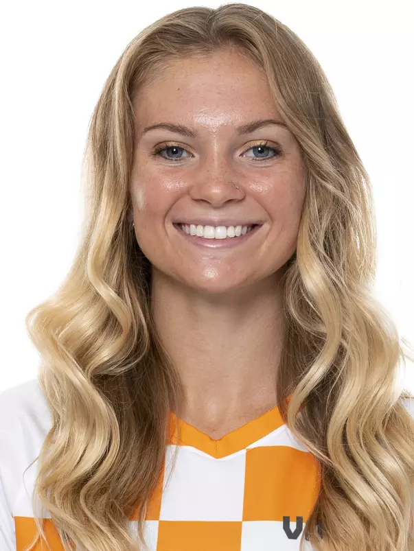 KNOXVILLE, TN - AUGUST 12, 2020 - Defender Maria Nelson #4 of the Tennessee Volunteers during the 2020 Soccer Photo Day taken in Knoxville, TN. Photo By Andrew Ferguson/Tennessee Athletics