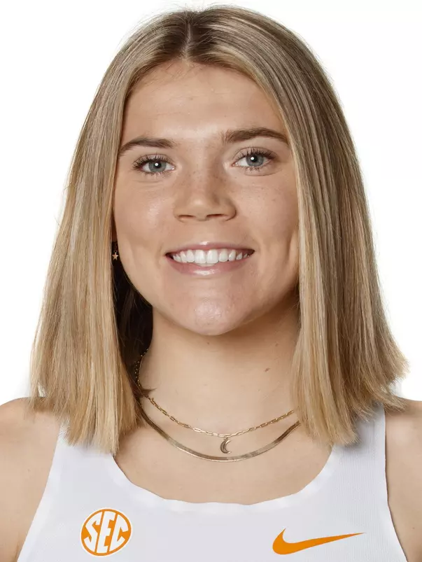 KNOXVILLE, TN - JANUARY 06, 2021 - Jette Davidson of the Tennessee Volunteers headshot taken in Knoxville, TN. Photo By Caleb Jones/Tennessee Athletics