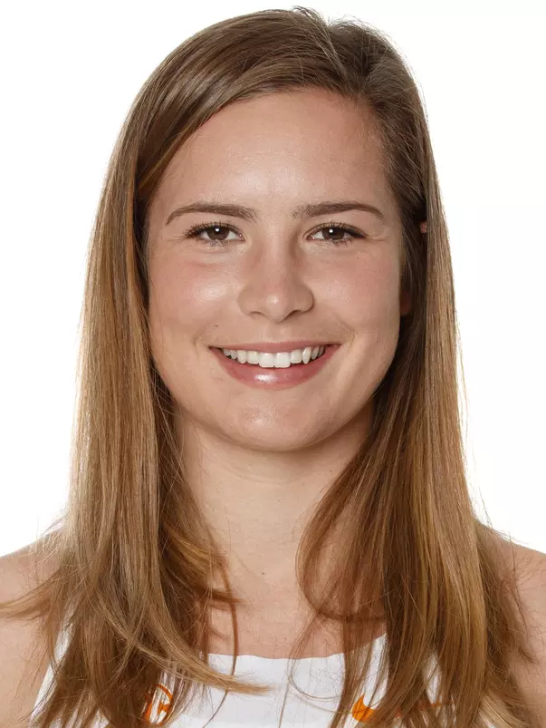 KNOXVILLE, TN - JANUARY 06, 2021 - Sarah McCabe of the Tennessee Volunteers headshot taken in Knoxville, TN. Photo By Caleb Jones/Tennessee Athletics