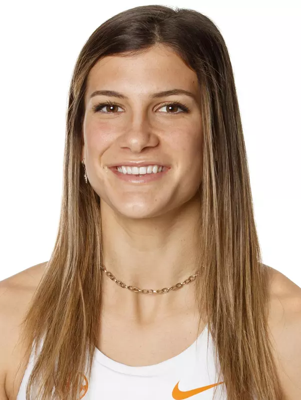 KNOXVILLE, TN - JANUARY 06, 2021 - Emma DiLullo of the Tennessee Volunteers headshot taken in Knoxville, TN. Photo By Caleb Jones/Tennessee Athletics