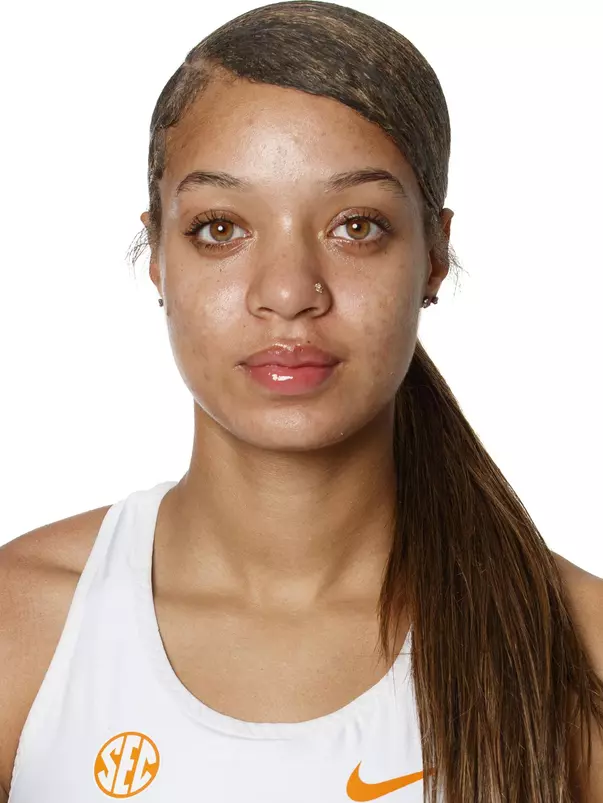 KNOXVILLE, TN - JANUARY 06, 2021 - Skyler Reynolds of the Tennessee Volunteers headshot taken in Knoxville, TN. Photo By Caleb Jones/Tennessee Athletics