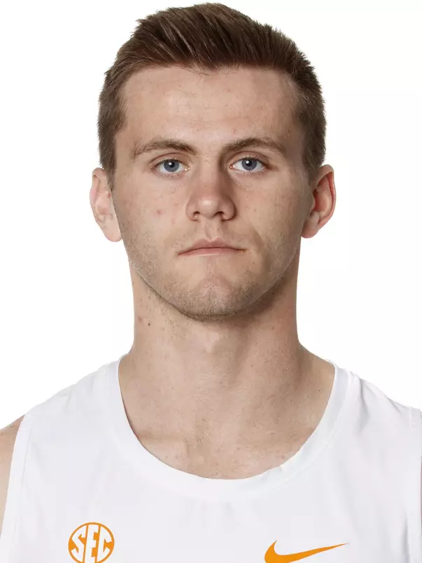 KNOXVILLE, TN - JANUARY 06, 2021 - Ethan Robinson of the Tennessee Volunteers headshot taken in Knoxville, TN. Photo By Caleb Jones/Tennessee Athletics
